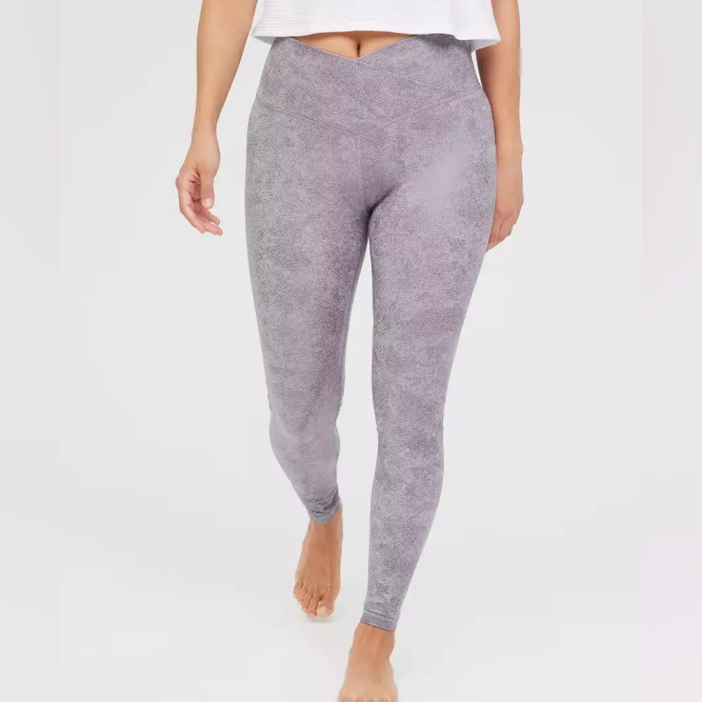 Offline by Aerie Hugger Crossover High waisted crackle Legging pants